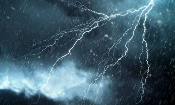 تحذيرات من الصواعق ومن التواجد في بطون الأودية وممرات السيول