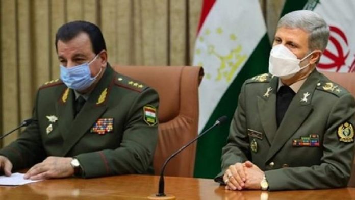 وزير الدفاع واسناد القوات المسلحة الإيرانية العميد أمير حاتمي
