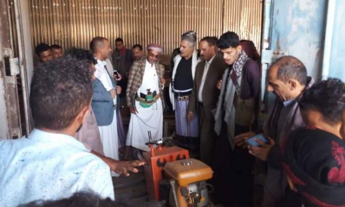 شاب يمني يبتكر مكينة لتسخين ورش البيتومين الاسلفتي