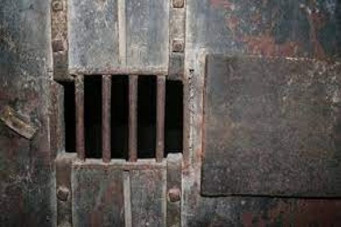 أشكال تعذيب متنوعة.. 42 سجناً سرياً لأكثر من 2500 سجين لتحالف العدوان في الجنوب