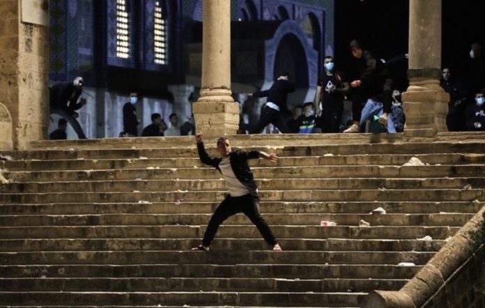 باب العمود.. مواجهات مع الاحتلال في القدس ونابلس ورام الله واعتقالات وجنين وفتح تدعو إلى المواجه