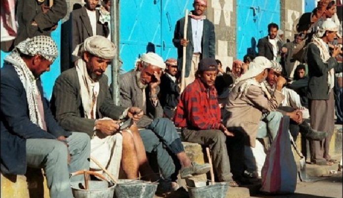 عمّق العدوان والحصار الأمريكي السعوديّ مأساةَ عمال اليمن