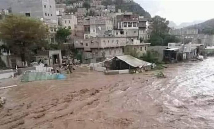 وفاة مواطنين وتضرر ممتلكات جراء سيول الأمطار في محافظات اليمن