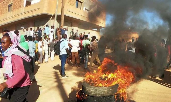 مظاهرات حاشدة لاسقاط الحكومة السودانية