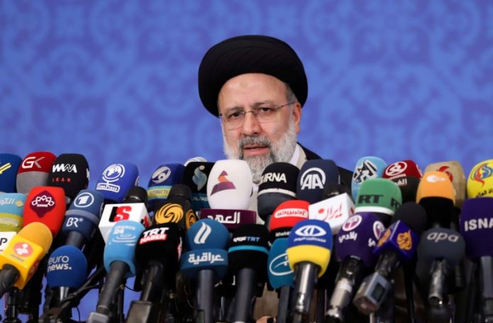 في أول مؤتمر صحفي.. الرئيس الإيراني الجديد يطالب بوقف الحرب على اليمن