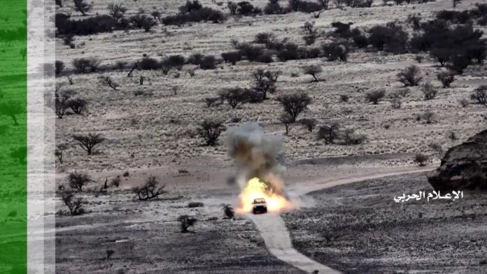 شاهد اشتعال طقم سعودي واحتراقه في نجران بعد استهدافه بصاروخ موجه