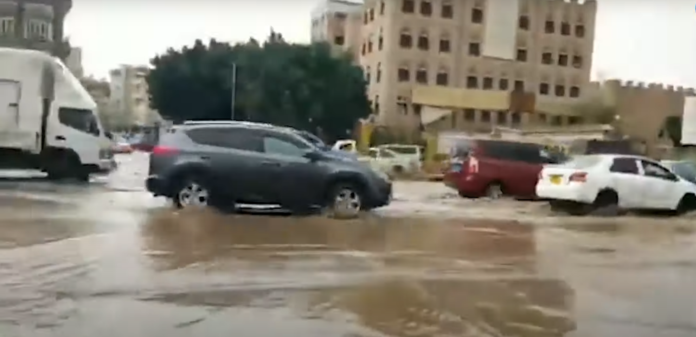 أجواء باردة وهطول أمطار وغبار خلال الساعات القادمة