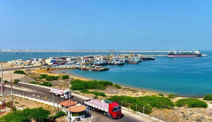 إيران تبدأ عمليات تصدير النفط الخام من سواحل مكران في بحر عمان