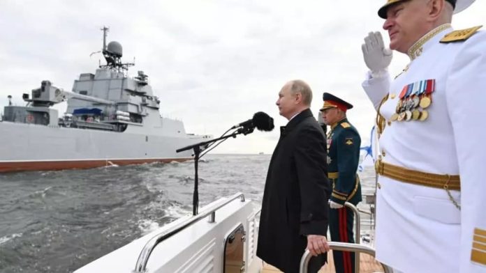 الرئيس بوتين: البحرية الروسية قادرة على توجيه ضربة عسكرية لأي عدو محتمل