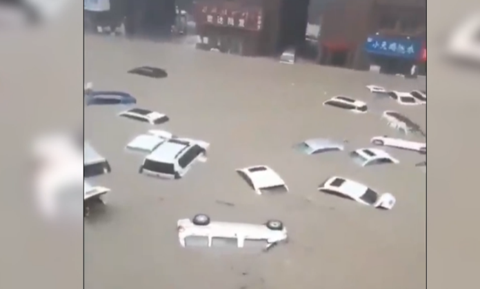 مصرع12 واجلاء200الف.. مشاهد مروعة لفيضانات الصين