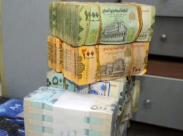 الدولار يصل 1670.. انهيار الريال اليمني يزيد معاناة المواطنين بالجنوب
