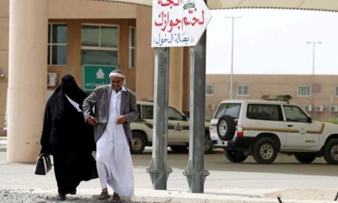 رويترز تكشف سبب ترحيل اليمنيين