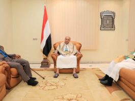 الرئيس المشاط يلتقي رئيس المؤتمر أبو رأس ونائبه ويؤكد أهمية تماسك الجبهة الداخلية