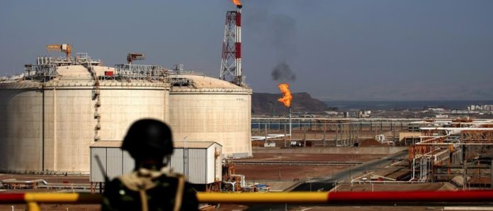 أول شركة نفطية تعلق عملها باليمن استجابة لدعوات صنعاء