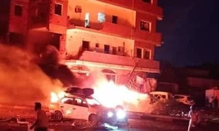 انفجار مطار عدن.. انفجار سيارة بالقرب من مطار عدن وتسببت بعشرات القتلى والجرحى (تفاصيل كاملة)