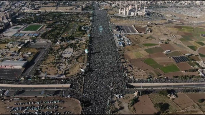 شاهد الطيران المسير يظهر زخم الحشود الجماهيرية المليونية في ميدان السبعين