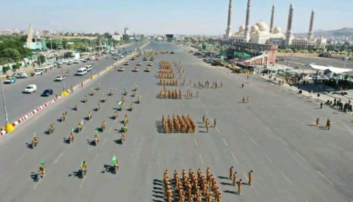 بحضور وزارة الداخلية.. عرضا عسكريا مهيبا بميدان السبعين بمناسبة المولد النبوي (فيديو)