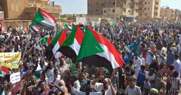 مظاهرات السودان.. مظاهرات في الخرطوم ضد حكم العسكر وإطلاق غاز مسيل للدموع ومطالبة أممية بالإفراج عن المعتقلين