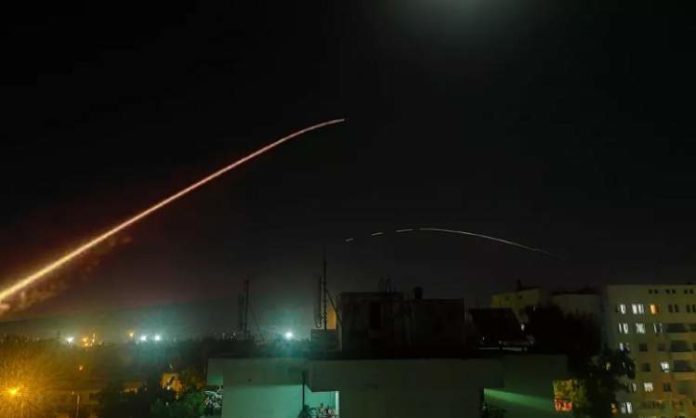 الدفاعات السورية تتصدى لأهداف إسرائيلية معادية في سماء حمص