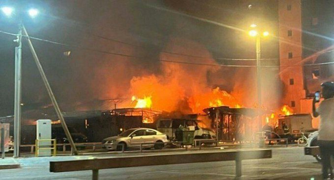 حريق تل ابيب.. شاهد اندلاع حريق يتسبب بانفجار كبير وسط تل أبيب (فيديو)