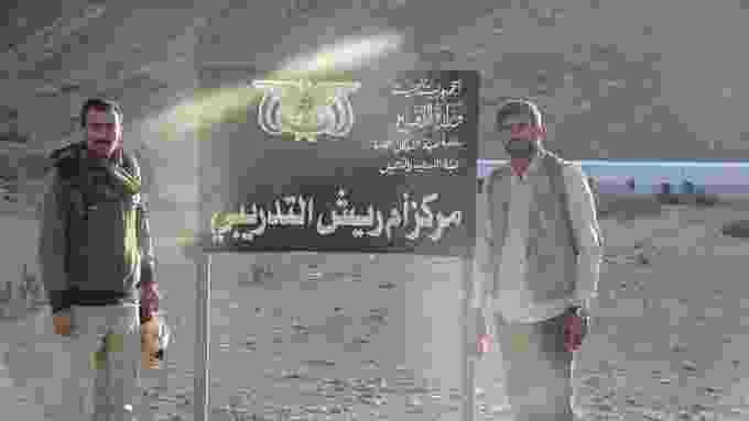 مراسل قناة المسيرة يظهر من معسكر أم ريش وسط مأرب تم تحريره حديثا