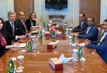دول العدوان تعرض “حلولاً” وتدعو صنعاء لزيارتها: وقائع مفاوضات مباشرة بين صنعاء والرياض المبعوث الأممي يلتقي رئيس الوفد الوطني ومسؤولين عمانيين