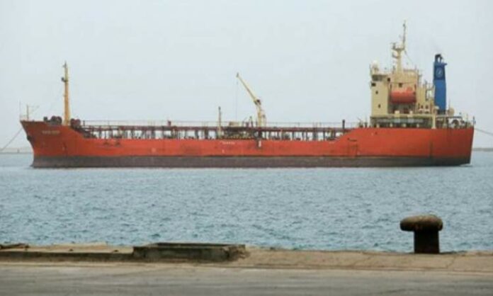 إطباق الحصار على سفن للتحالف في المياه اليمنية