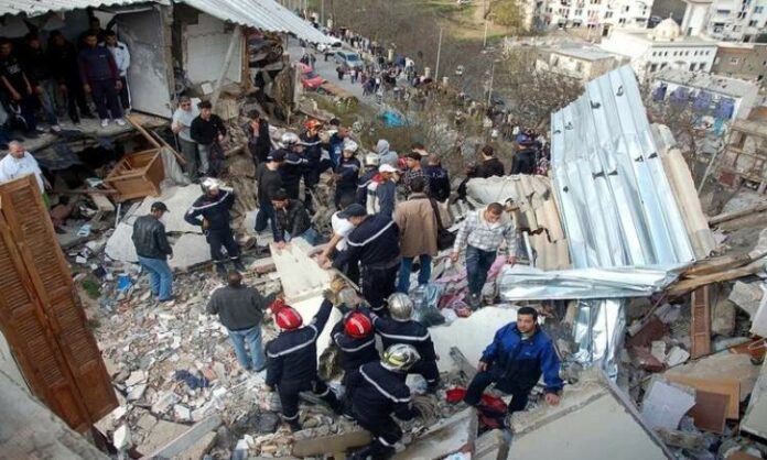 فاجعة مؤلمة.. انهيار مبنى 3 طوابق اثر انفجار غاز و25 ضحايا بينهم أطفال شرق الجزاير