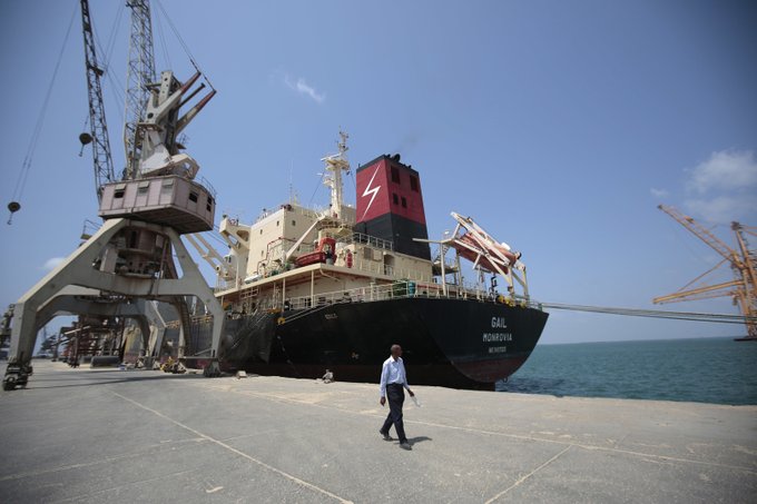 شركة النفط اليمنية تعلن وصول سفينة نفطية في حين احتجاز 3 سفن اسعافية