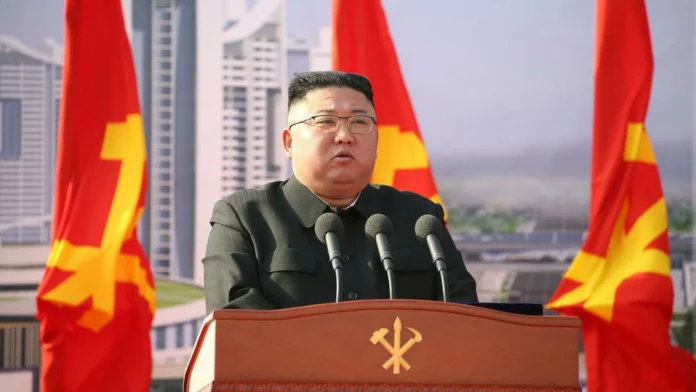 زعيم كوريا الشمالية يرفع حالة الجهوزية للحرب ويدعو لمناورة عسكرية لتجربة الأسلحة الجديدة