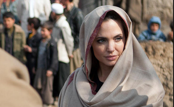 لسو الحظ.. حسن النية باللغة الأمريكية: أنجلينا جولي ليست رمزا للسلام