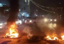 ورد الآن.. انقلاب عسكري مزدوج يفرض كلمة القبائل برفع أعلامها بمركز الميليشيا ومحاصرة “القصر الرئاسي” والأخيرة تدفع بتعزيزات عسكرية لقلب كفة الموازين (التفاصيل كاملة) ورد الآن.. انقلاب عسكري مزدوج يفرض كلمة القبائل برفع أعلامها بمركز الميليشيا ومحاصرة "القصر الرئاسي" والأخيرة تدفع بتعزيزات عسكرية لقلب كفة الموازين (التفاصيل كاملة)