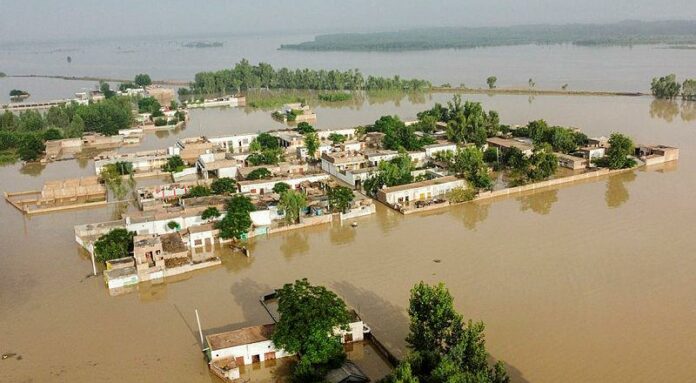ارتفاع ضحايا الفيضانات الى 2772 قتيلا وجريحا في باكستان