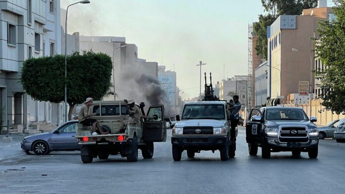 ليبيا: بعد اشتباكات دامية خلفت 23 قتيلا ومئات الجرحى.. الهدوء الحذر يعود لشوارع طرابلس ومخاوف من عودة المواجهات