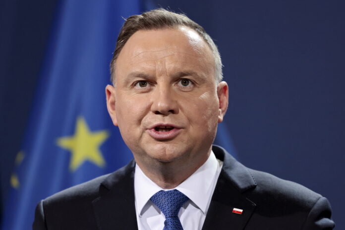 رئاسة بولندا: الرئيسان البولندي والأميركي يبحثان هاتفيا تطور الأوضاع حول الصواريخ الروسية