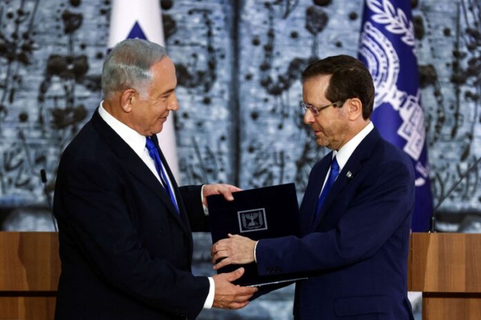 نتنياهو يتسلم تكليفا رسميا بتشكيل حكومة كيان العدو الإسرائيلي الجديدة