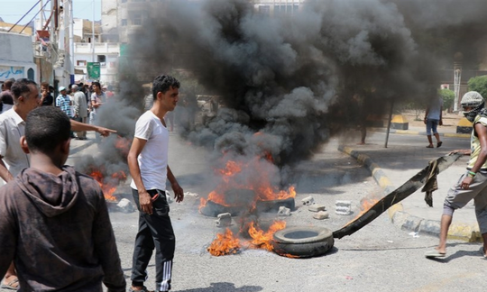 الجنوب.. معارك عنيفة في المعلا وتطويق قبلي للشيخ عثمان وطرد القوات الإماراتية من ثاني أهم قواعدها في اليمن