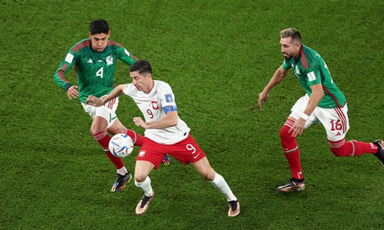 التعادل السلبي يختم مباراة المكسيك وبولندا
