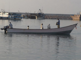 التحالف يختطف صيادين يمنيين من سواحل ميدي ويحتجز سفينتين نفطيتين رغم التفتيش القسري