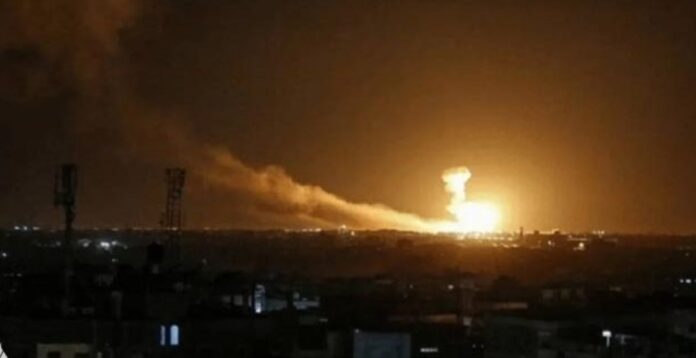 سوريا.. هجوم صاروخي يستهدف قاعدة الاحتلال الأمريكي في حقل العمر بريف دير الزور