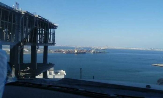 مؤامرةً قبيحة لتدمير ميناء عدن لصالح موانئ دبي