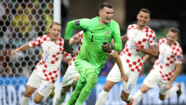 كرواتيا تهزم البرازيل بركلات الترجيح وتبلغ نصف النهائي