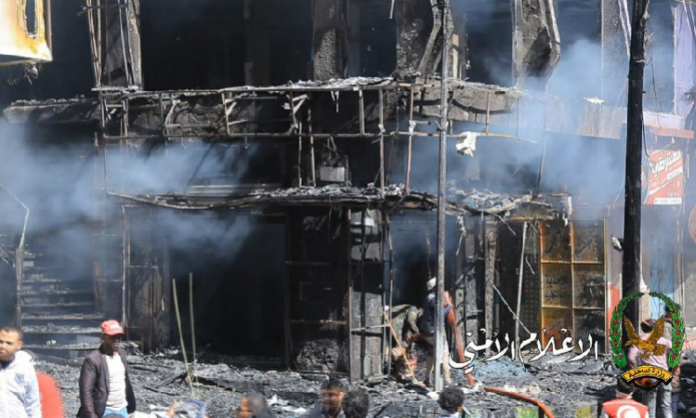 الدفاع المدني يخمد حريقا في محلات تجارية بإب