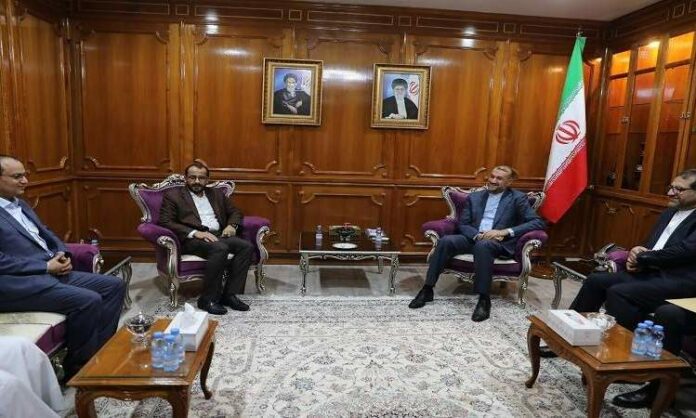 لقاء "إيراني يمني" عالي المستوى في مسقط