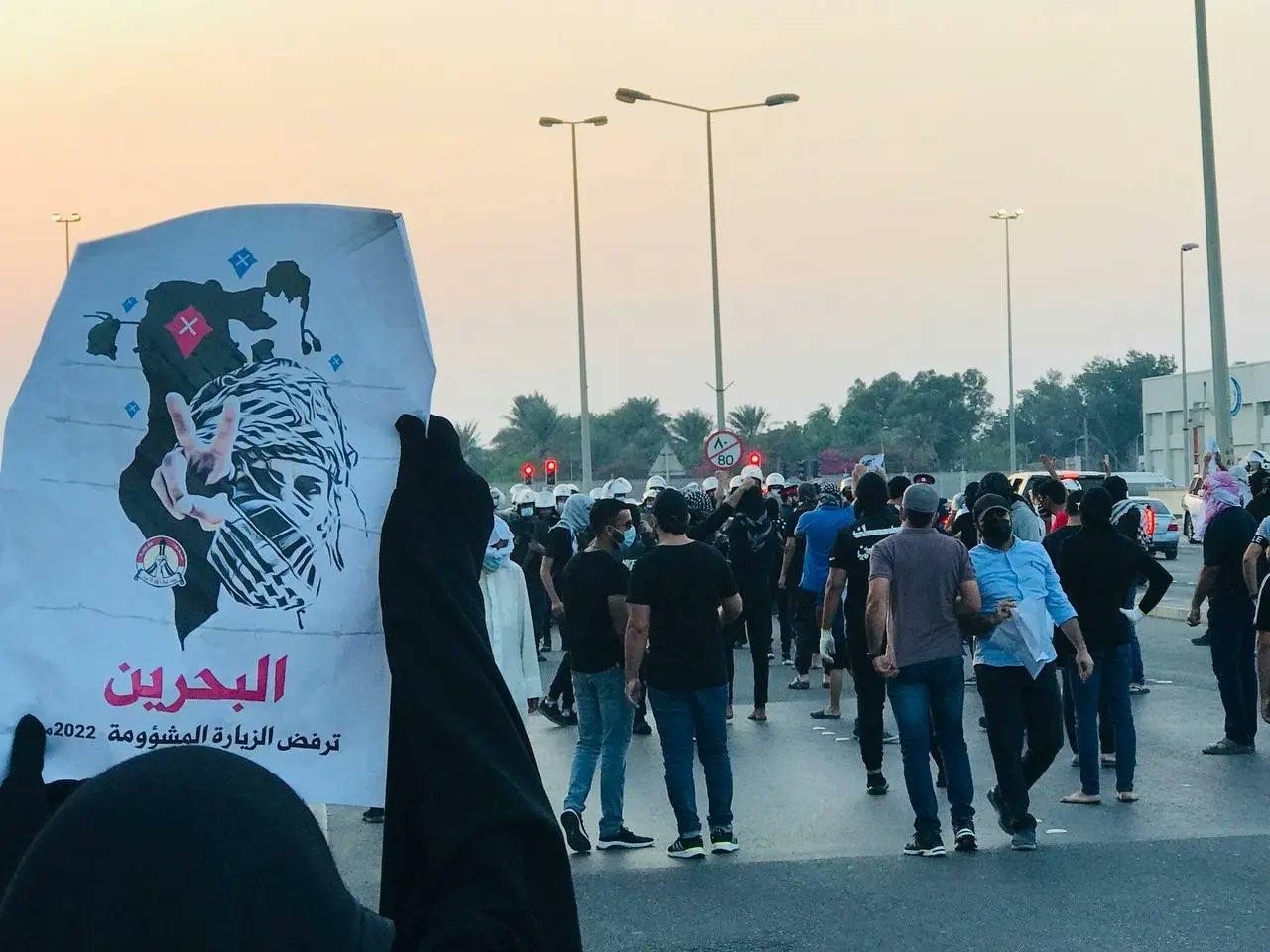 مظاهرات شعبية حاشدة في البحرين رفضا لزيارة رئيس الكيان الإسرائيلي لبلادهم