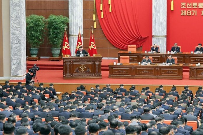 زعيم كوريا الشمالية يدعو لتعزيز القدرات الدفاعية في 2023