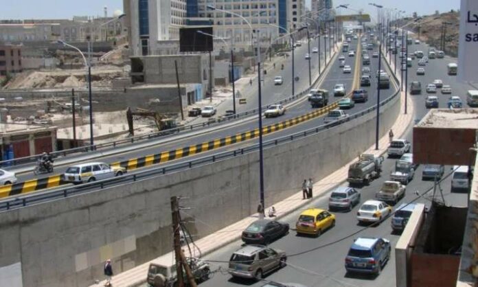 المرور تدعو المشاركين في فعاليات اليوم الوطني للصمود إلى الالتزام بآداب وقواعد المرور للحد من الازدحام