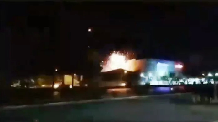 إيران.. انفجار ضخم بأصفهان والدفاع الإيرانية تعلن إحباط هجوم طائرة مسيرة وإسقاطها