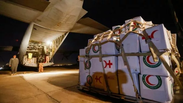 لمواجهة تداعيات الزلزال.. جسور مساعدات عربية بملايين الدولارات وفرق البحث والإنقاذ إلى سوريا وتركيا