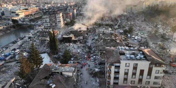 زلزال آخر يضرب تركيا ويتسبب بانهيار عدد من المباني واصابة عشرات المواطنين